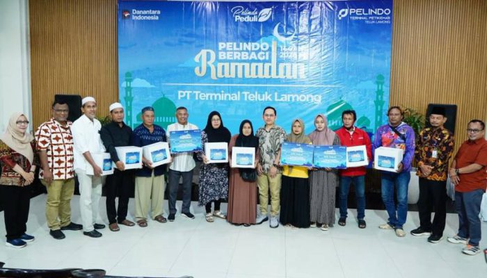 Melalui Program Pelindo Berbagi Ramadhan, TTL Bantu Ribuan Warga dan Tenaga Kerja Pelabuhan