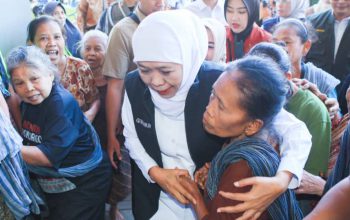 Khofifah Indar Parawansa Tinjau Pasar Legi Ponorogo, Pastikan Harga Sembako Stabil Pasca Lebaran