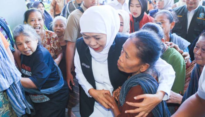 Khofifah Indar Parawansa Tinjau Pasar Legi Ponorogo, Pastikan Harga Sembako Stabil Pasca Lebaran