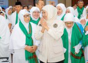 Gubernur Khofifah Tutup Pemberangkatan Haji Embarkasi Surabaya dengan Pelepasan Kloter 116