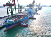COSCO Sandar Perdana di Terminal Teluk Lamong, Volume Peti Kemas Internasional Melonjak 90 Persen
