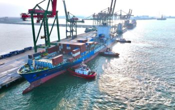 COSCO Sandar Perdana di Terminal Teluk Lamong, Volume Peti Kemas Internasional Melonjak 90 Persen