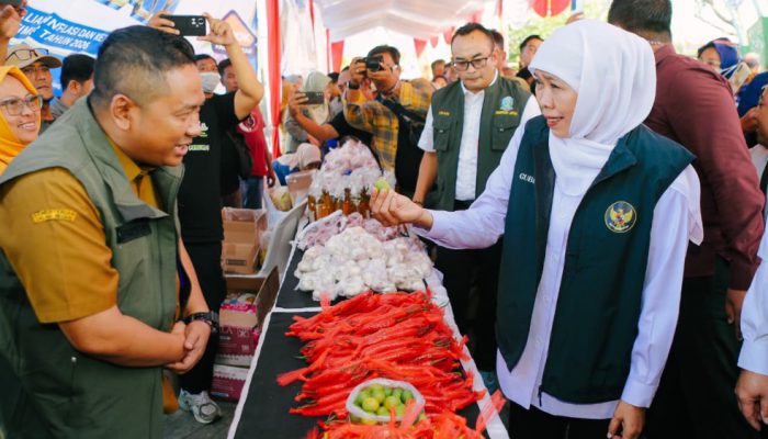 Kendalikan Inflasi dan Ringankan Beban Warga, Khofifah Gelar Pasar Murah di Probolinggo