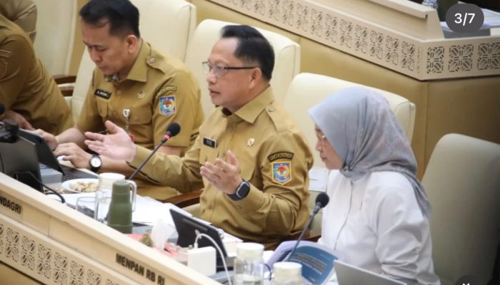 Tegas! Mendagri Minta Daerah Hemat Anggaran Tanpa Merumahkan Pegawai