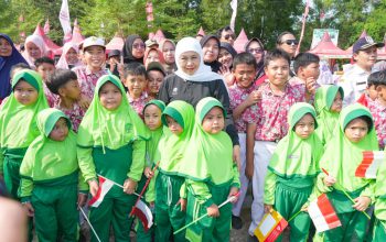 Gubernur Khofifah, Kaka Slank dan Bupati Lindra Tanam Cemara Udang di Festival Mangrove Jatim ke-10, Perkuat Indonesia sebagai Kiblat Mangrove Dunia
