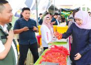 Gubernur Khofifah Pastikan Pangan Terjangkau bagi Warga Pasuruan melalui Pasar Murah dan Bantuan Gizi