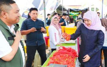 Gubernur Khofifah Pastikan Pangan Terjangkau bagi Warga Pasuruan melalui Pasar Murah dan Bantuan Gizi