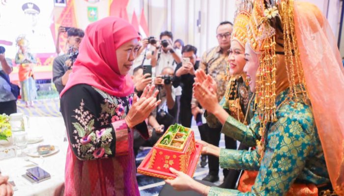 Gubernur Khofifah Pimpin Langsung Misi Dagang Jatim–Riau, Sukses Catatkan Transaksi Fantastis Rp 1 Triliun Lebih Meningkat Hampir Tiga Kali Lipat Dari Capaian Tahun 2020