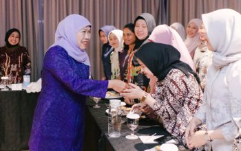 Khofifah Indar Parawansa: Prestasi Global UNAIR Harus Menjadi Inspirasi Alumni untuk Terus Berkarya bagi Negeri