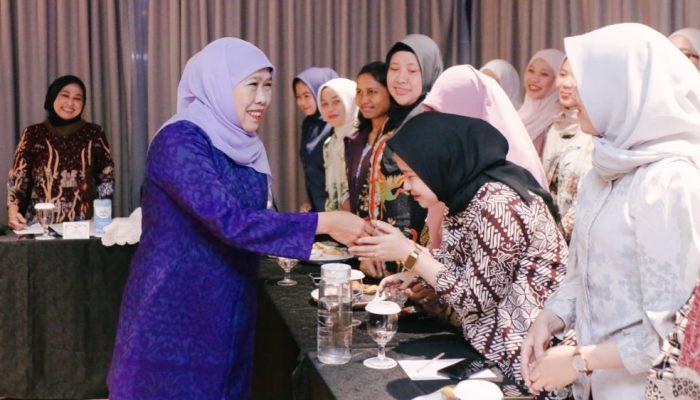Khofifah Indar Parawansa: Prestasi Global UNAIR Harus Menjadi Inspirasi Alumni untuk Terus Berkarya bagi Negeri