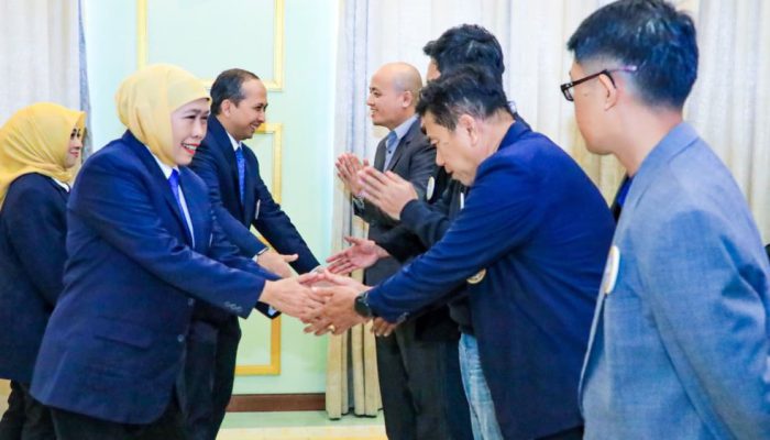 Khofifah Ajak IKA UNAIR Bali Perkuat Jejaring Kolaborasi, Wujudkan Substitusi Impor dan Swasembada Daging
