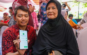 Kolaborasi 13 Ribu Agen Antarkan Surabaya Sukses Capai 99,94 Persen Pendataan Perlinsos Digital Nasional