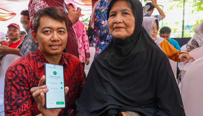 Kolaborasi 13 Ribu Agen Antarkan Surabaya Sukses Capai 99,94 Persen Pendataan Perlinsos Digital Nasional