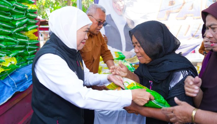 Gubernur Khofifah Gencarkan Pasar Murah, Harga Sembako di Bawah Pasaran Bantu Ringankan Belanja Warga