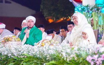 Dzikir dan Sholawat HUT ke-81 RI di Grahadi, Khofifah: Mari Jaga Kemerdekaan dengan Karya Terbaik