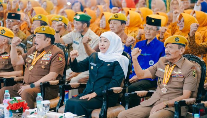 Gubernur Khofifah Terima Anugerah Bintang LVRI di Peringatan Hari Veteran Nasional 2026, Ingatkan Perjuangan Bukan Lagi Angkat Senjata Tapi Jaga Persatuan dan Kesatuan Bangsa