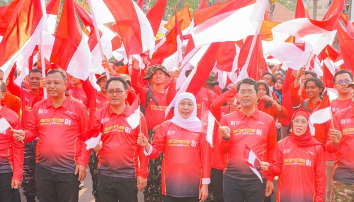Dari Grahadi ke Puncak Arjuno, Gubernur Khofifah Kobarkan Patriotisme dan Kepedulian Lingkungan