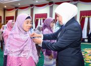 Khofifah Apresiasi Ratusan ASN Berprestasi, Tekankan Pengabdian yang Berdampak bagi Masyarakat Jawa Timur