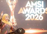 Khofifah Terima Penghargaan AMSI Awards 2026, Diapresiasi atas Komitmen Perkuat Jurnalisme Siber